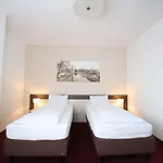 甘特康体旅馆 4*